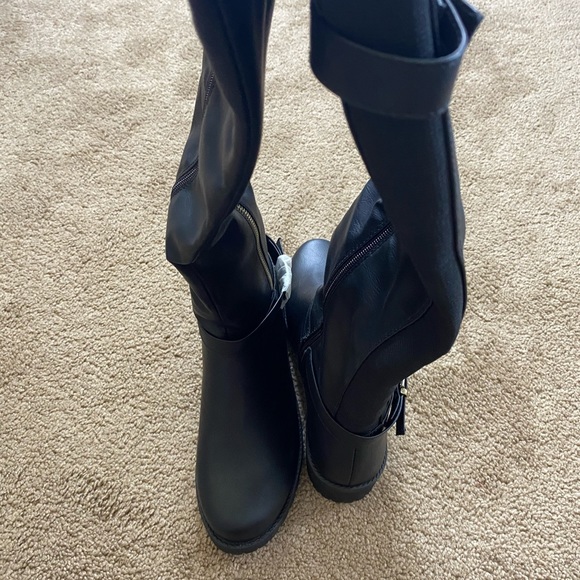 Black knee high boots - Picture 4 of 6